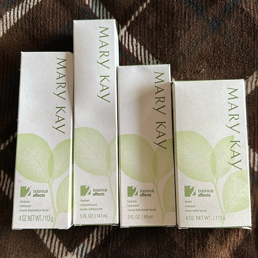 Mary Kay Botanical Effects Formulation 2 Normal Skin/Sensitive Skin Set.
